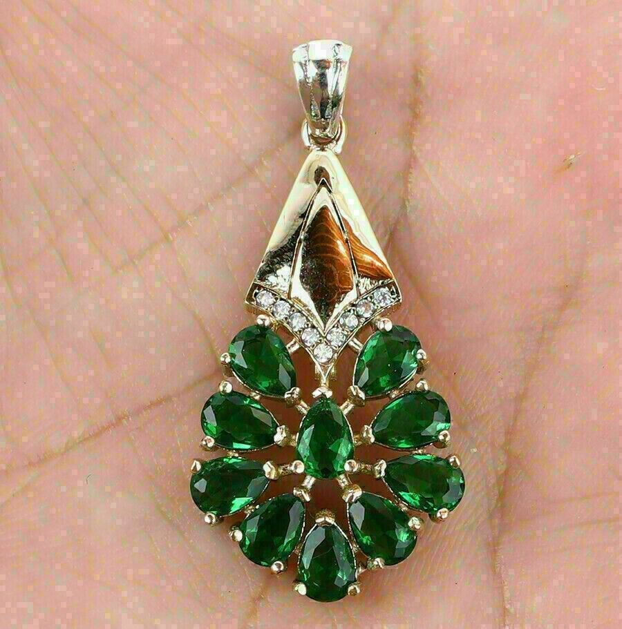 3.10CT Pear Cut Green Emerald Twisted Pendant 14K Yellow Gold Finish Free Chain