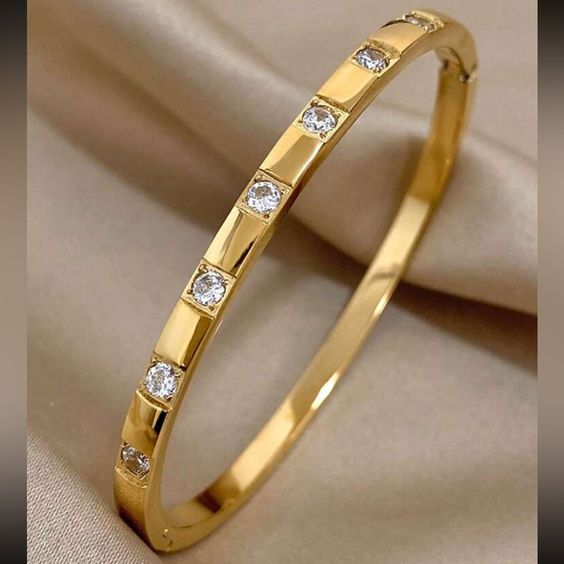 Revolve Jewelry Chic Gold Embellished Crystal Geometric Bangle Bracelet Os New  Color Gold Silver