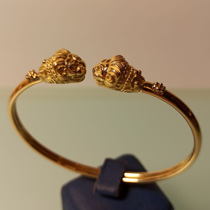 Bracelet with lion heads made in 14K solid yellow gold (Symbol of power in Ancient Greece)