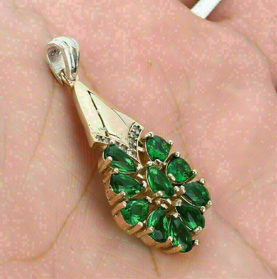 3.10CT Pear Cut Green Emerald Twisted Pendant 14K Yellow Gold Finish Free Chain